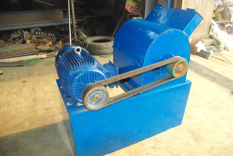 粉餅機(jī)，碎餅機(jī)，大餅打碎機(jī)，花生茶籽大豆餅粉碎機(jī)