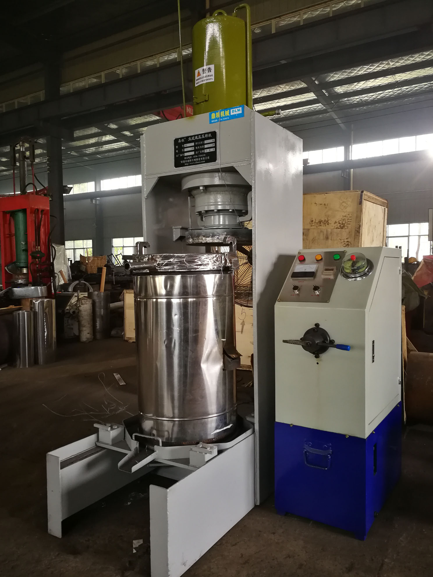 不銹鋼超高壓立式液壓壓榨機，果汁壓榨機，果渣壓榨機，藥材壓榨，油渣處理，白土壓榨