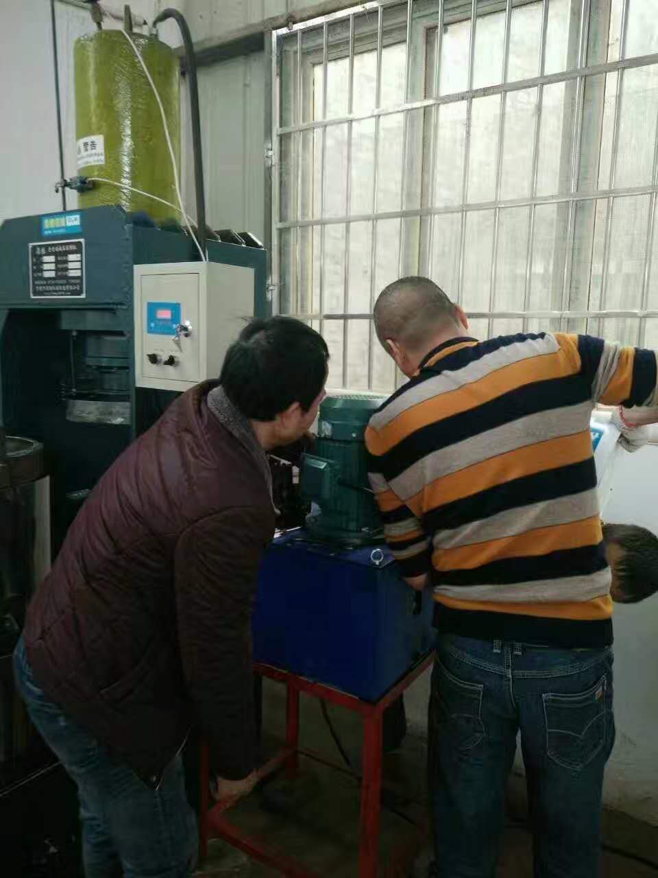 常德液壓壓榨機,常德固液分離機,常德壓濾機,常德粉碎機 常德液壓壓榨機,常德固液分離機,常德壓濾機,常德粉碎機